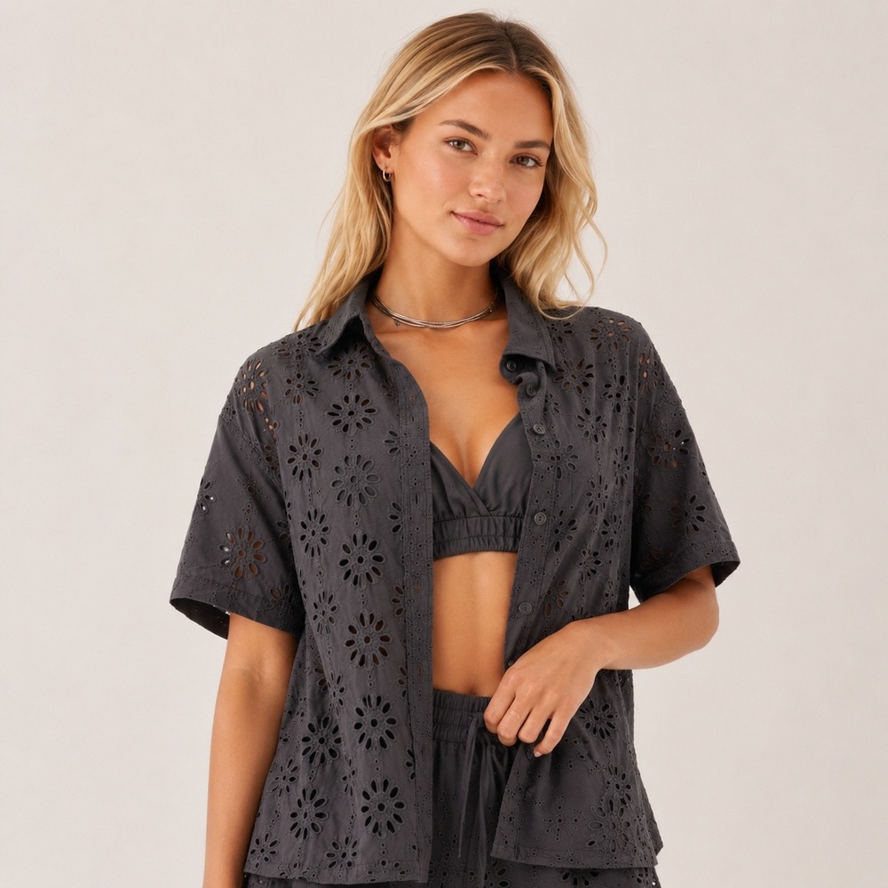 American Eagle Eyelet Embroidered Short Sleeve Button Down Shirt Gray Small